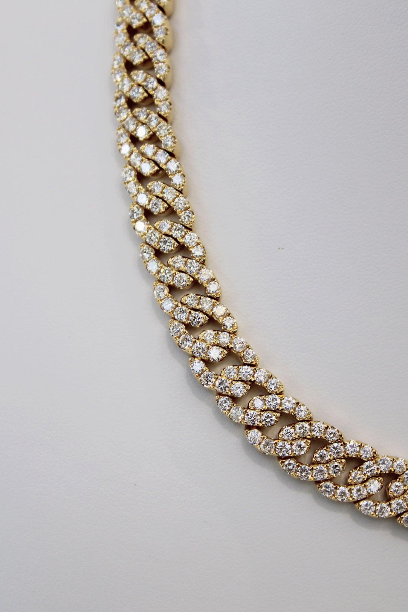 18k Yellow Gold 16.5" 18.50ctw Diamond Curb Link Necklace